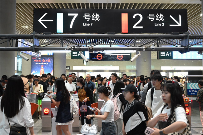 “五一”期间，成都轨道交通线网客流量增加。成都轨道集团供图
