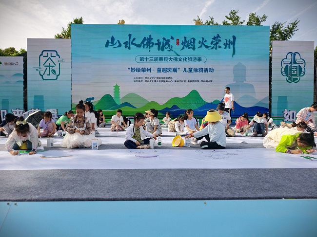 大佛文化旅游节现场。李健学供图 