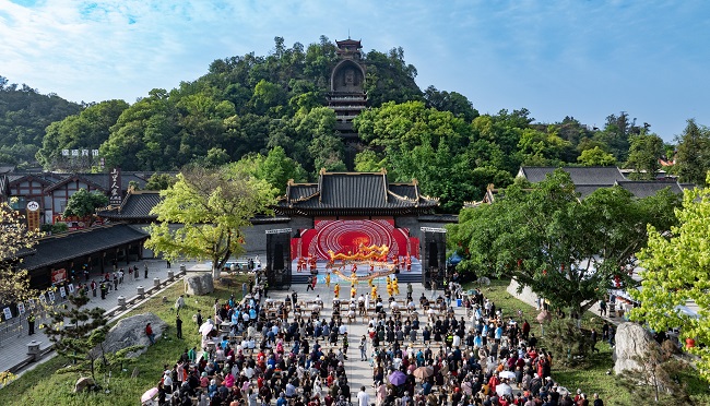 大佛文化旅游节现场。李健学供图 