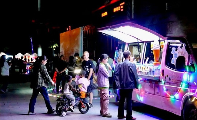 佛光夜市。李健学供图