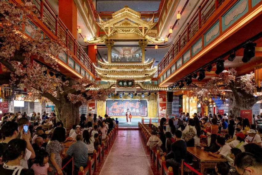 东坡宴盛大开业，东坡区正式推出“游三苏祠、品东坡宴”文旅双IP。侯建明摄