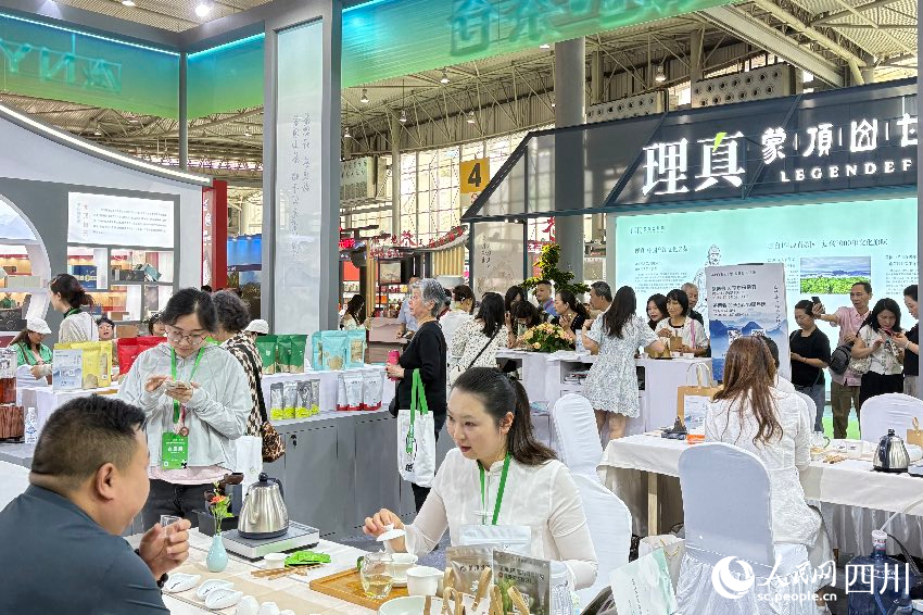 第十四届四川茶博会现场。人民网记者 朱虹摄