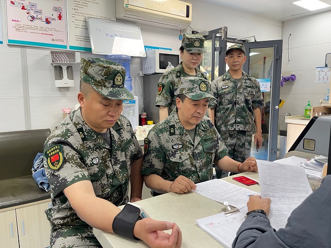 献血前身体基本情况检测。张庆麟供图