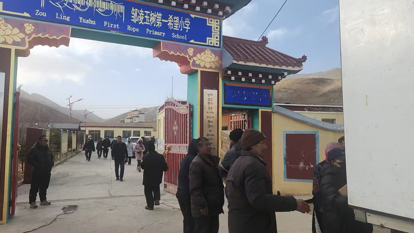 扎根高原，黨員向前。受訪者供圖