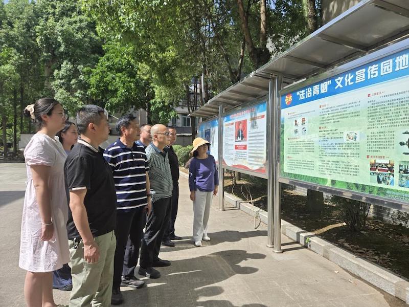学习民法典。何亚卓供图