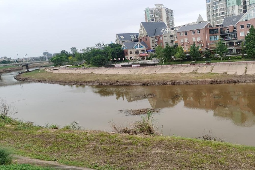 生态治理前的琼江河道。遂宁市河长办供图