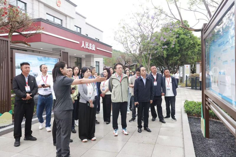 5月14日，代表委員前往西昌市人民法院海南人民法院調研司法護航生態文明建設工作。四川高院供圖
