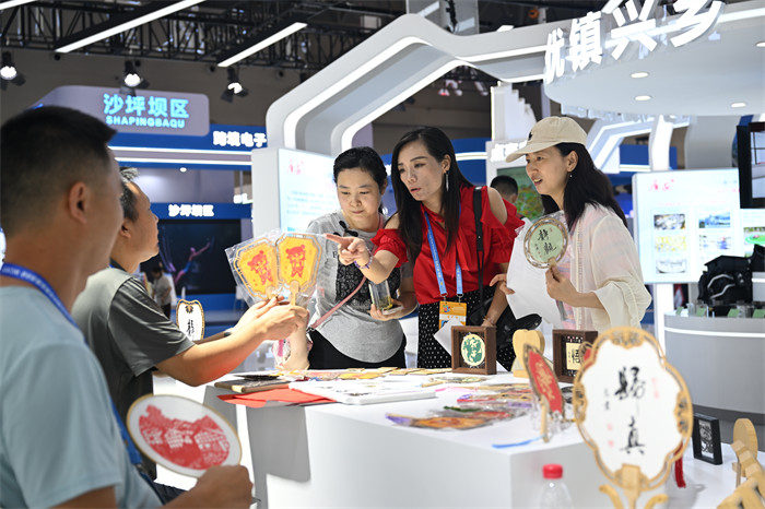 西洽会上的广安展台。康建林摄