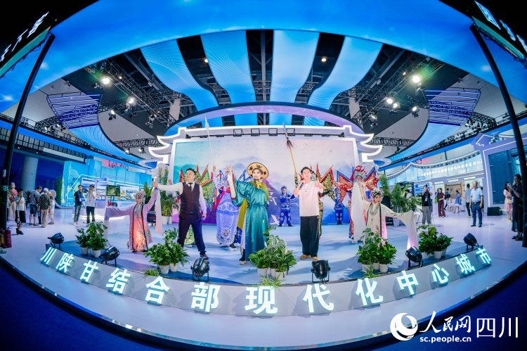 传统文艺表演。人民网记者 王波摄