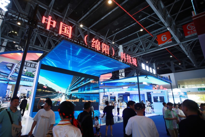 中国（绵阳）科技城活动展区。陈冬冬摄
