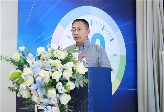 成都爱尔眼科医院院长胡建斌致辞。爱尔眼科四川省区供图