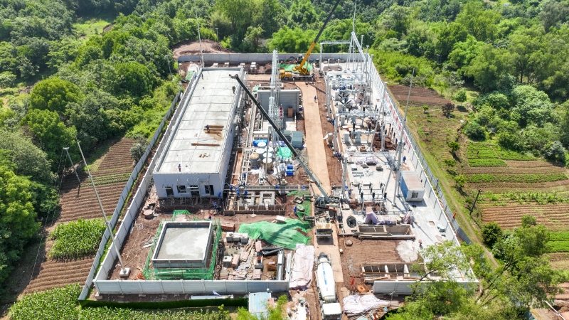 通滩110千伏变电站建设现场。郑成摄