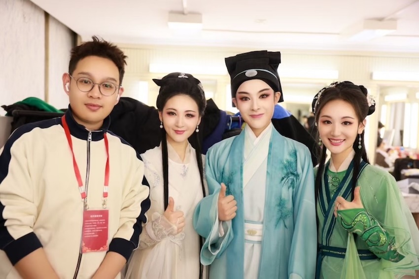 春晚小品《借傘》中，何青青飾演白素貞。受訪者供圖