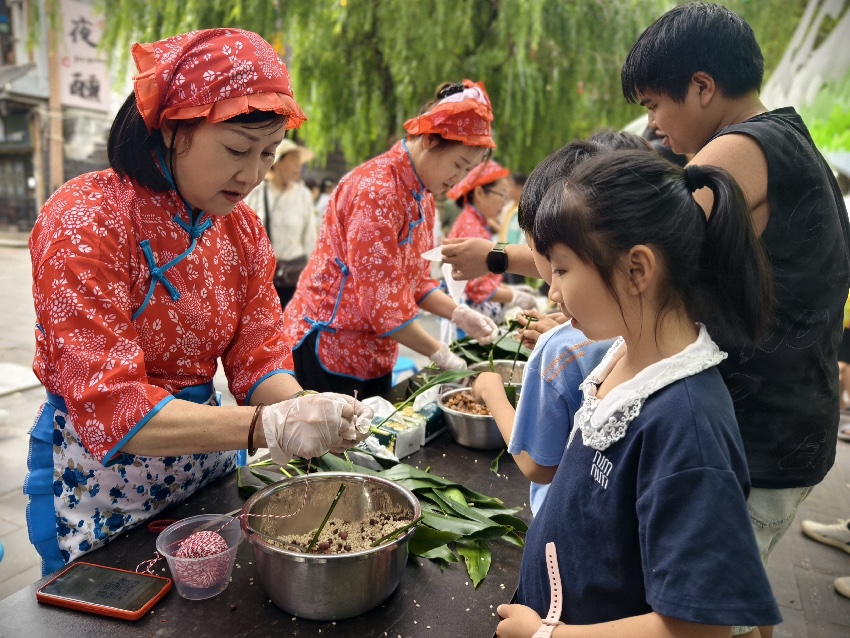 端午民俗盛会活动现场。德昌县委宣传部供图