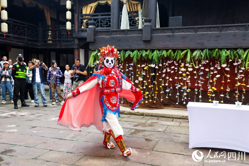 “洋娃娃”賀思蕊。青白江區委宣傳部供圖