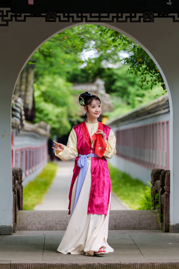 现场还原“晴雯撕扇”妆造。崇州市委宣传部供图