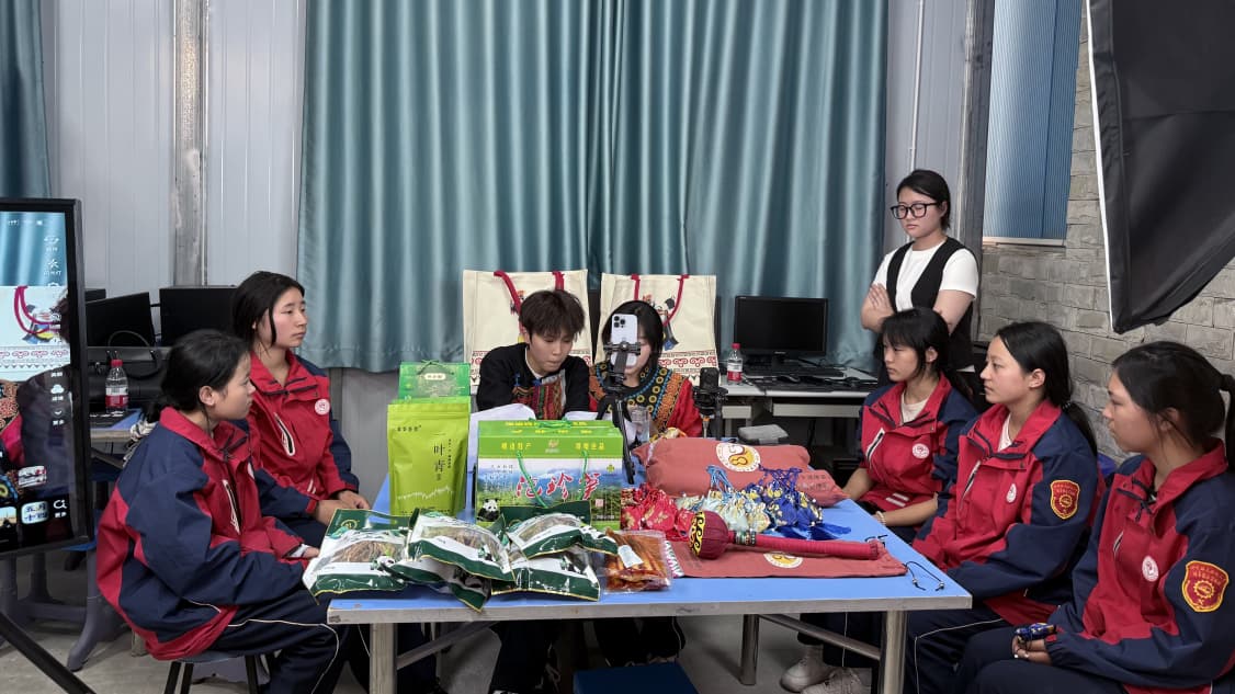 四川省乐山市峨边彝族自治县职业高级中学校。受访者供图