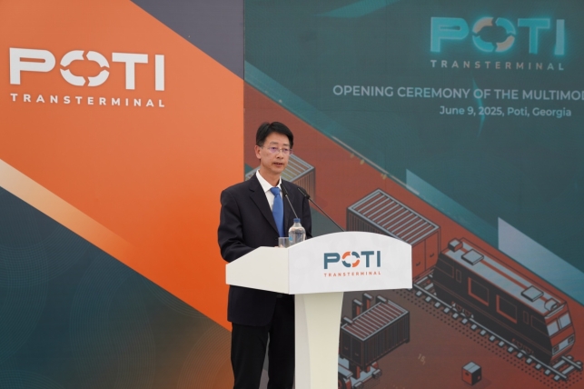 中铁二十三局集团有限公司承建方代表致辞。岳小顺供图
