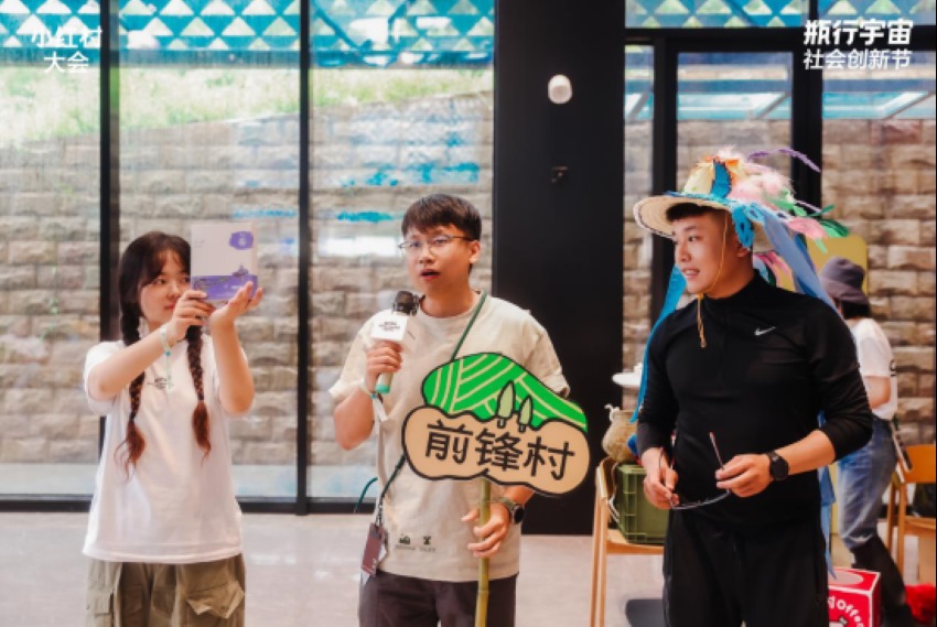 工作人员进行讲解。唐艺月摄