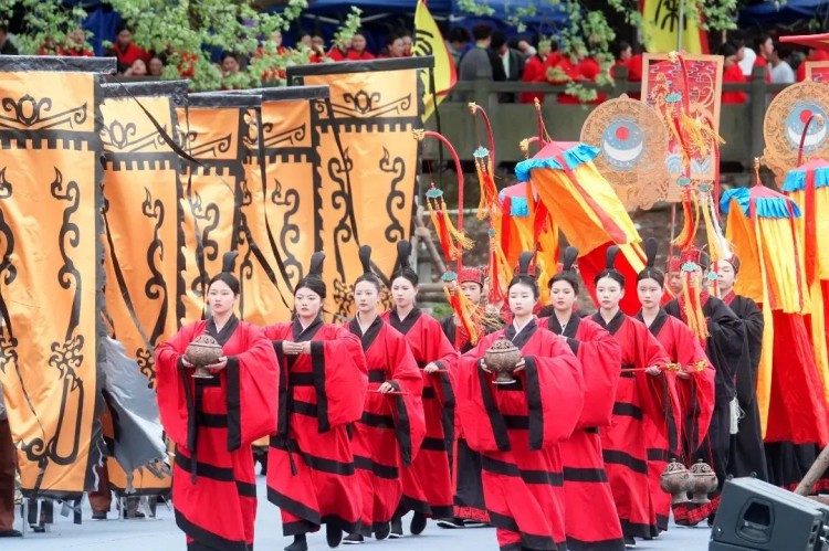 都江堰景區伏龍觀廣場將舉辦非遺項目展覽。成都市文廣旅局供圖