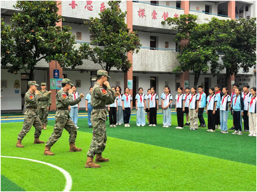 國防教育進校園。自貢市退役軍人事務局供圖