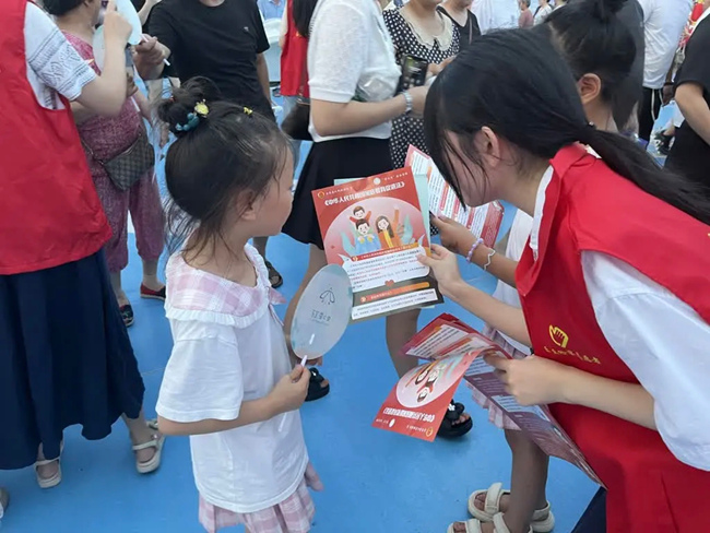 “萤火虫”普法进校园。乐至县检察院供图