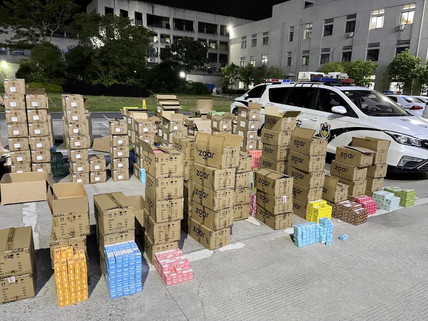 现场查获的货物。成都市烟草专卖局供图