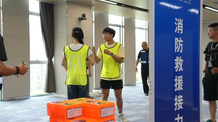 消費救援接力演示。錦江區文體旅局供圖