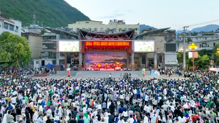 文藝晚會現場。西南石油大學供圖