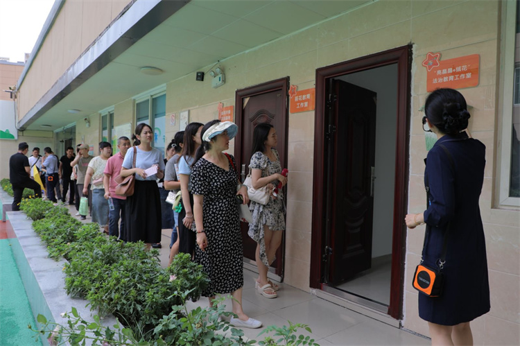 参观了多元化服务供给中心。主办方供图