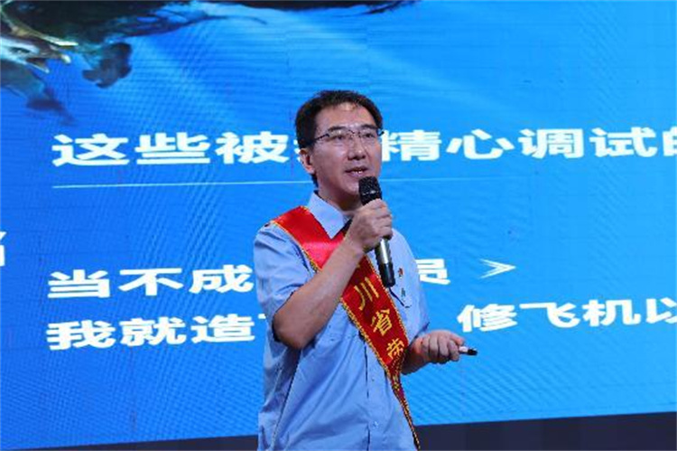 申少澤分享自己的成長故事。青蘇職中供圖