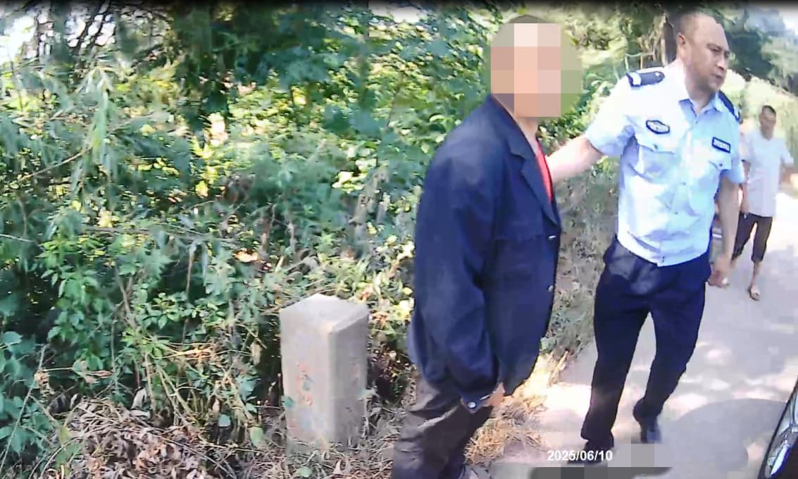民警緊急尋回六旬患病老人 資陽市公安局供圖