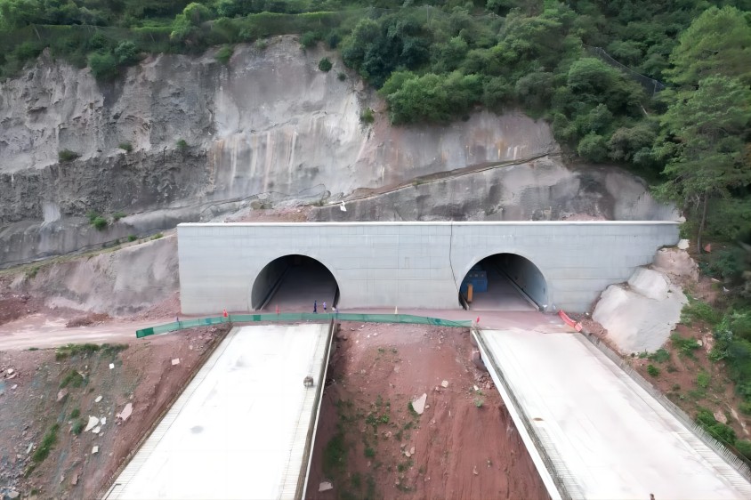 峰子岩隧道。中铁六局供图