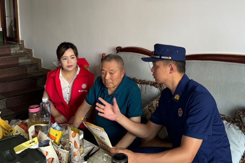 达州消防宣传敲门入户。四川省消防救援总队供图