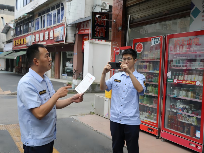 实地核查采用摄像的方式记录过程。彭州市烟草专卖局供图