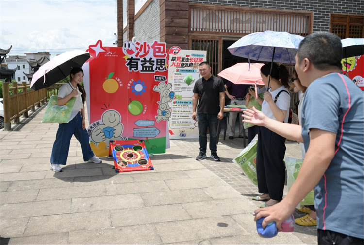 丢沙包活动。主办方供图