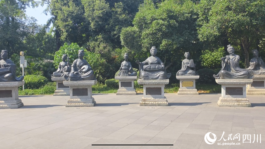 錦城絲管雕塑群。實習生唐藝娟攝