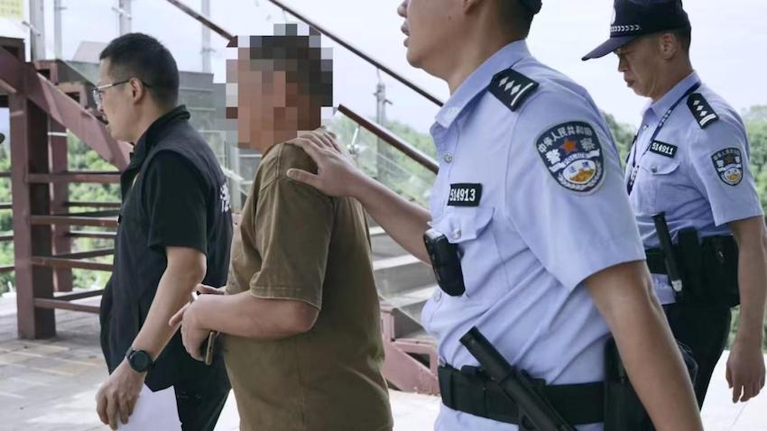 依托“并网运行”机制 犍为县法院在公安局协助下快速找到被执行人。犍为县人民法院供图