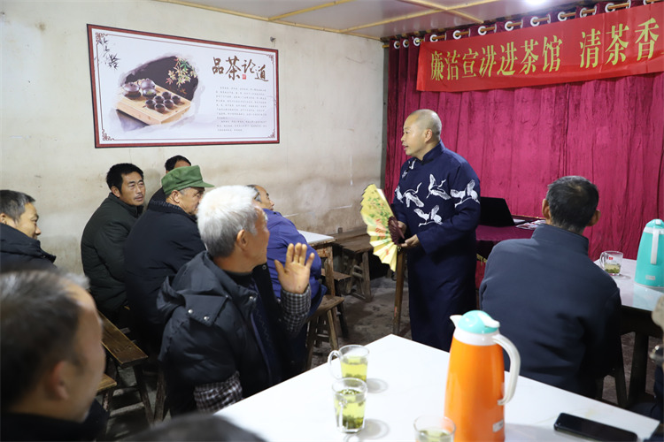 廉洁宣讲进茶馆现场。徐昕供图