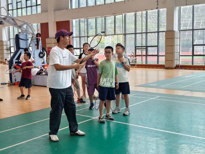 体育老师进行教学活动。四川职业技术学院供图