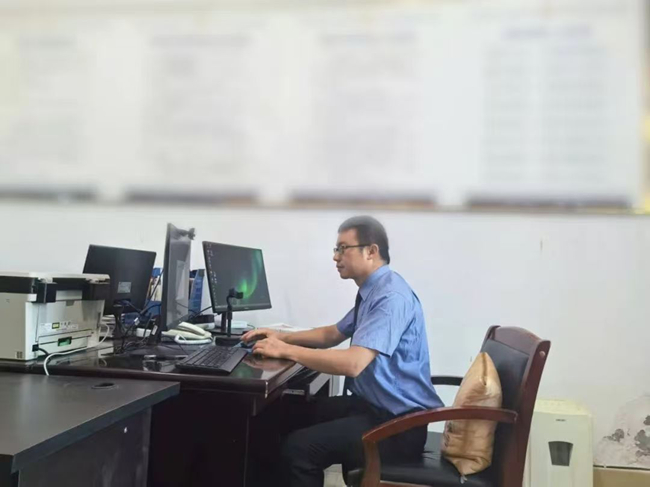 蔡官行在工作中。資陽市檢察院供圖
