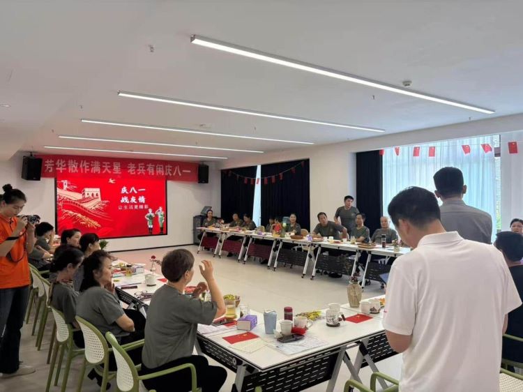 社區老人在有閑生活蘇坡店舉辦活動。楊雪怡供圖