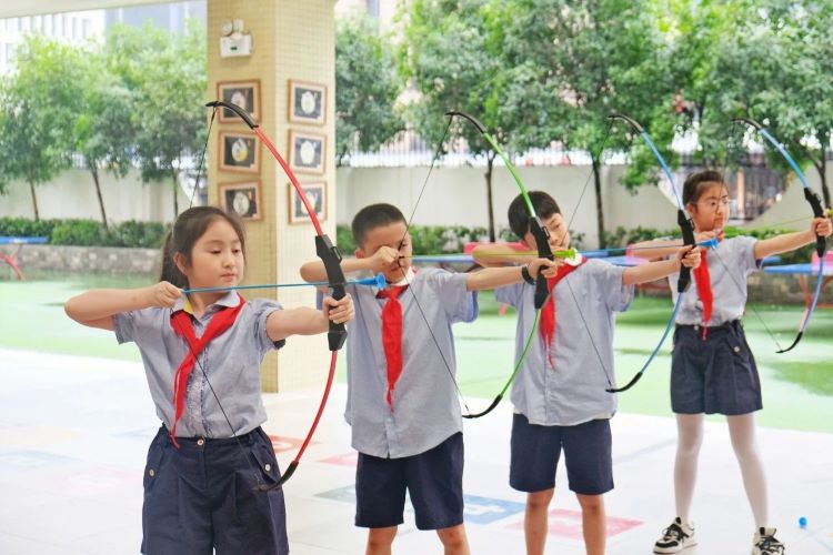 成都市回民小学学生举行射箭比赛。青羊区教育局供图