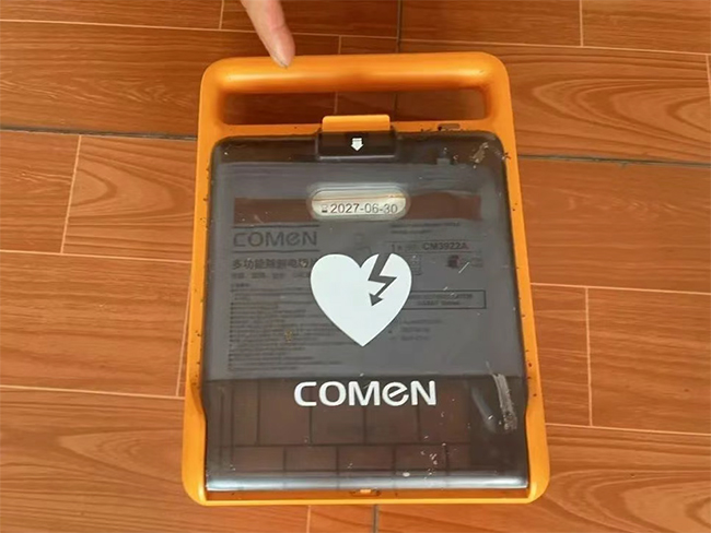 被盗窃的自动体外除颤器（AED）。 资阳公安供图