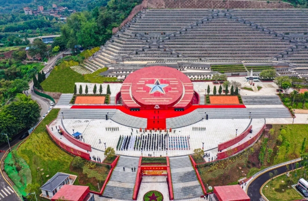 達州：營造濃厚雙擁氛圍 譜寫雙擁工作新篇章達州屬革命老區，是兵員大市、優撫大市、安置大市，烈士人數全省最多，參軍人數、重點優撫對象全省第二，紅色底蘊深厚，軍政軍民關系融洽，連續3屆榮獲全國雙擁模范城。