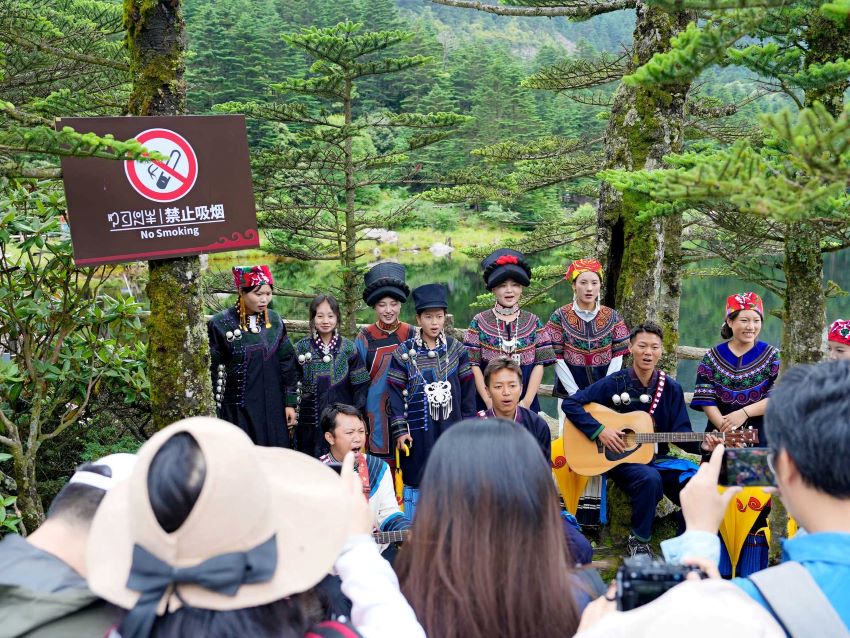户外民族音乐展演。凉山州委宣传部供图