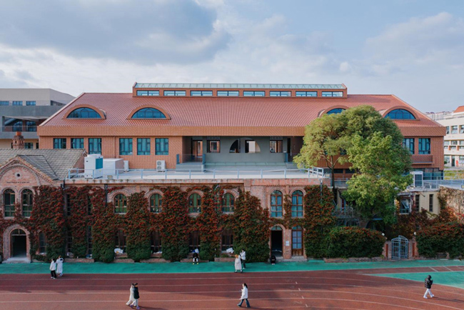 四川国际标榜职业学院建筑。四川国际标榜职业学院供图