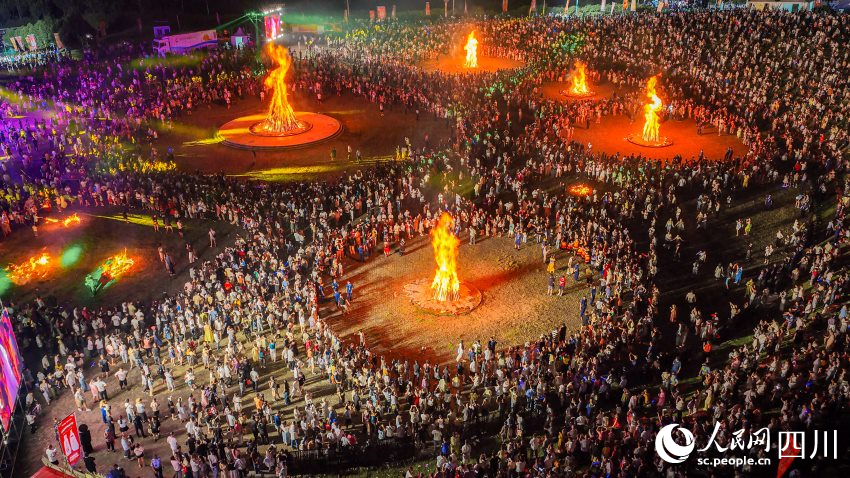 火把節狂歡夜現場。西昌融媒體中心供圖
