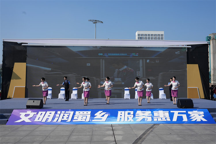 窗口行业服务礼仪展演。主办方供图