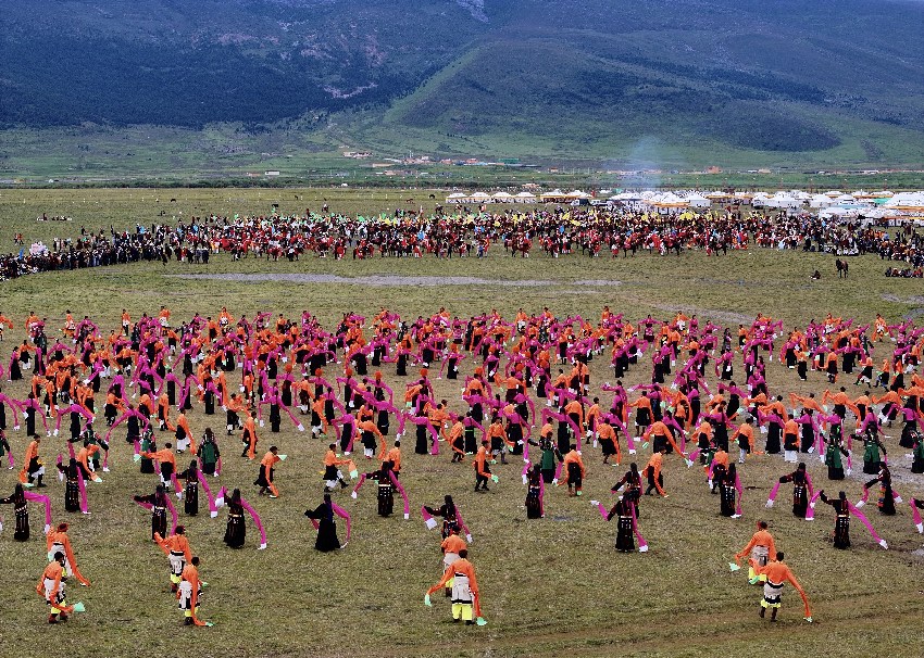 2025年理塘首届“哒野”赛马文化旅游季现场。理塘县委宣传部供图  